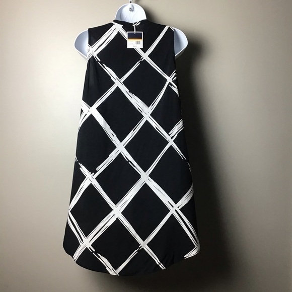 KAARI Blue Button Down Sleeveless Top - Picture 3 of 6